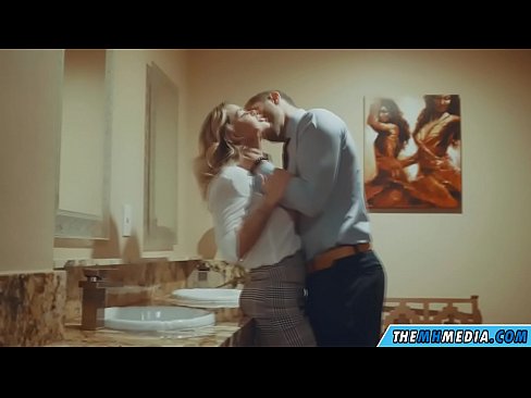 ❤️ Nalika pirang semok seduces sampeyan ing toilet umum ️ Saru dubur ing jv.porno-flix.ru ❤